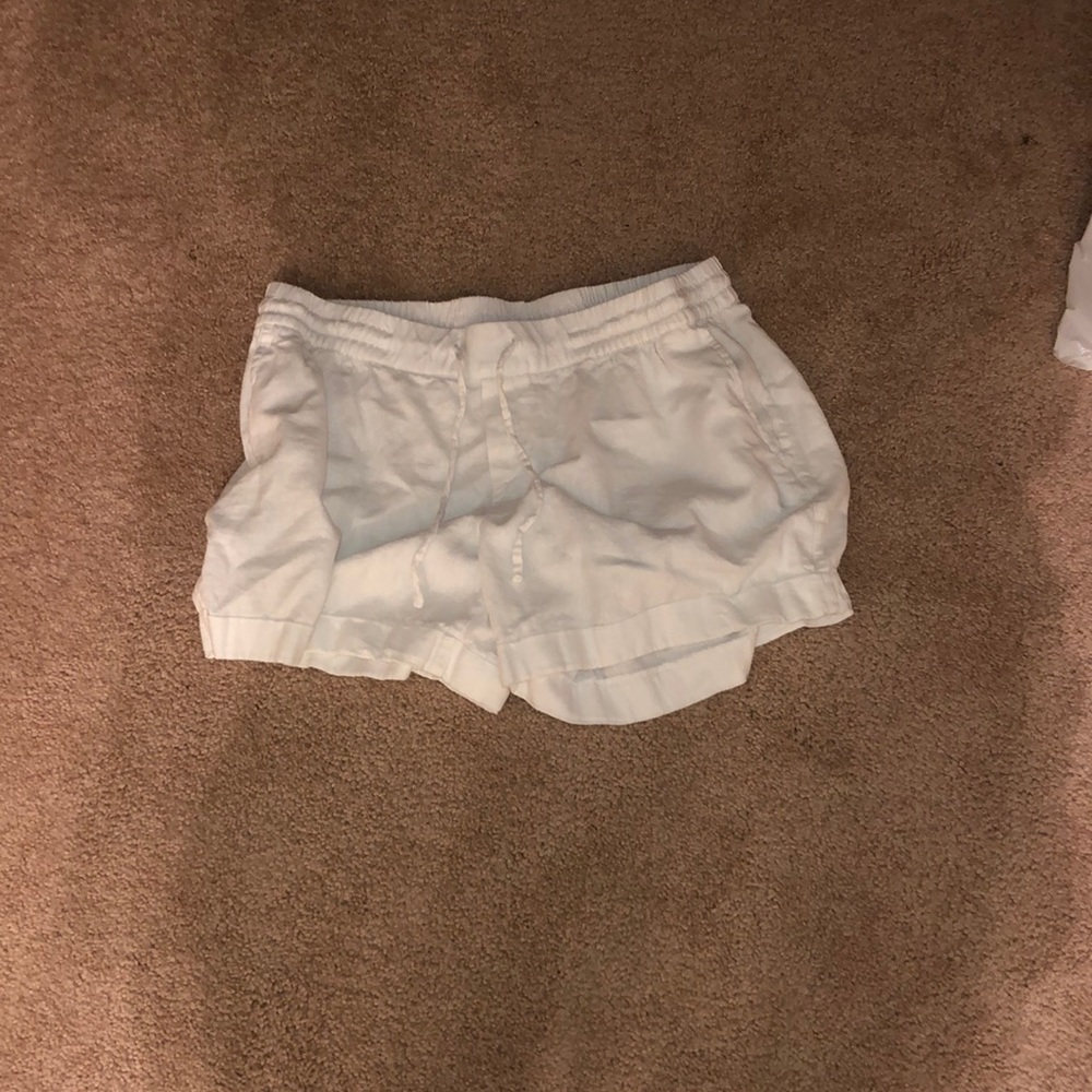White Old Navy shorts